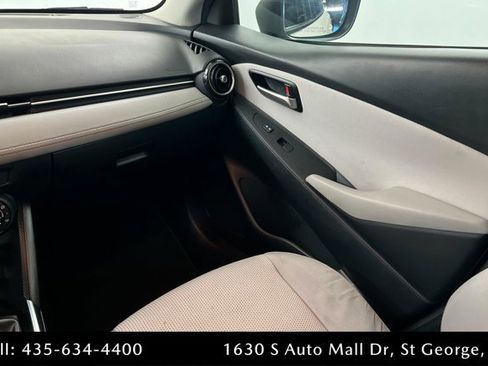 Used 2020 Toyota Yaris LE image 10