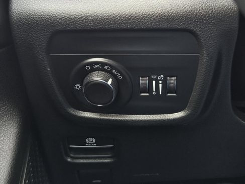 Used 2024 Jeep Grand Cherokee Altitude RWD image 19