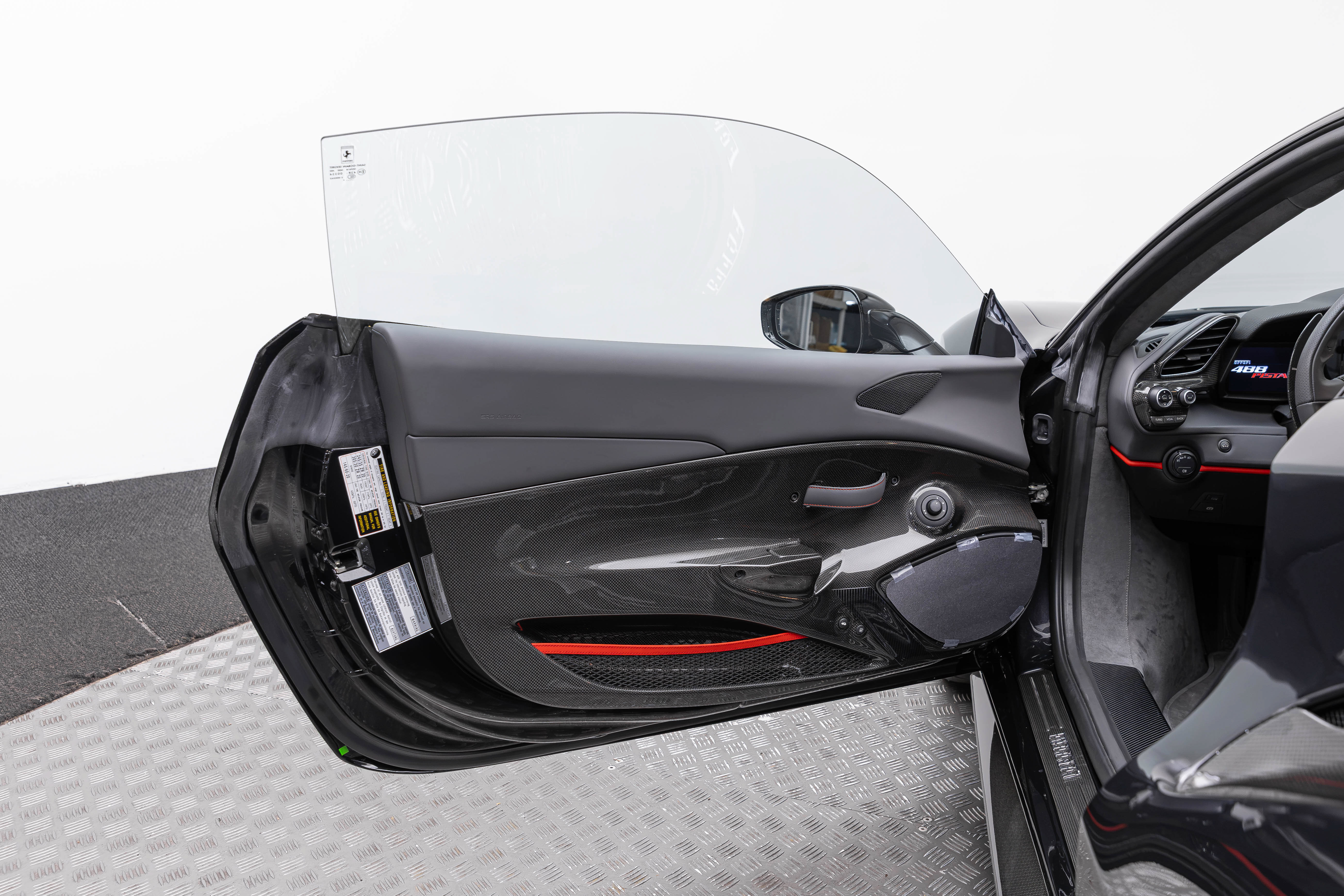 Used 2019 Ferrari 488 Pista Coupe RWD image 12