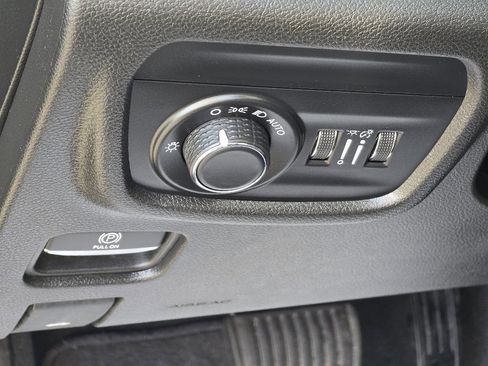 Used 2023 Jeep Grand Cherokee Laredo image 8