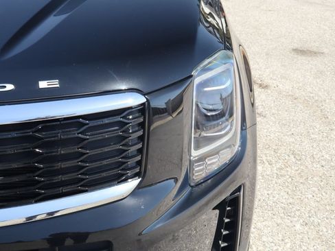 Used 2022 Kia Telluride LX FWD image 8