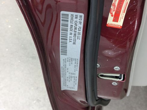 Used 2021 Jeep Cherokee Latitude Plus AWD/4WD image 26