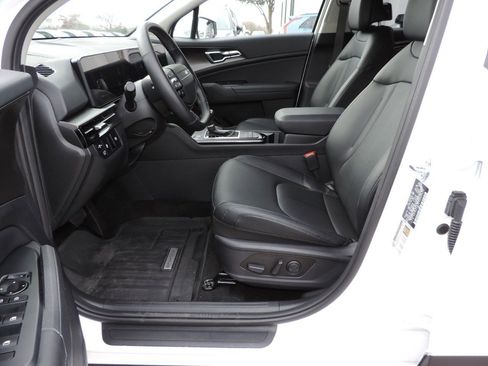 Used 2026 Kia Sportage EX image 9