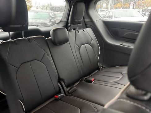 New 2026 Chrysler Pacifica Limited AWD/4WD image 12