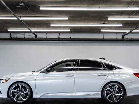 Used 2021 Honda Accord Sport image 2