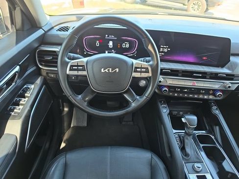 Certified 2024 Kia Telluride EX w/ EX Captain's Chair Package FWD image 9