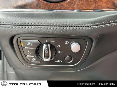 Used 2018 Bentley Bentayga AWD/4WD image 25
