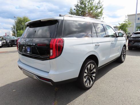 New 2025 Ford Expedition Platinum w/ Driver's Package image 4