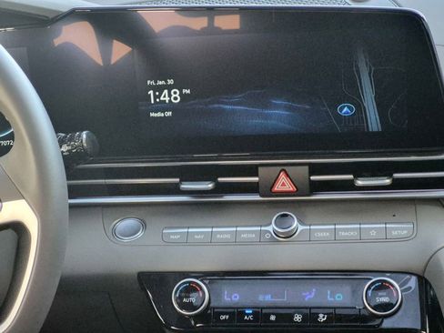 Used 2025 Hyundai Elantra SEL image 18