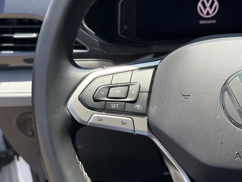 Used 2022 Volkswagen Taos SEL w/ Panoramic Sunroof Package FWD image 9