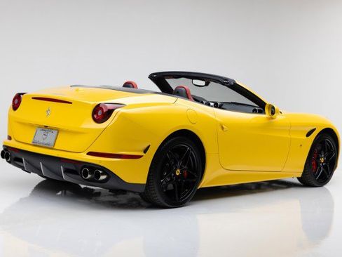 Used 2016 Ferrari California T image 11