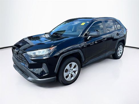 Used 2019 Toyota RAV4 LE image 1