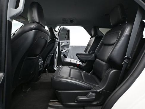 Used 2020 Ford Explorer XLT w/ Equipment Group 202A image 40