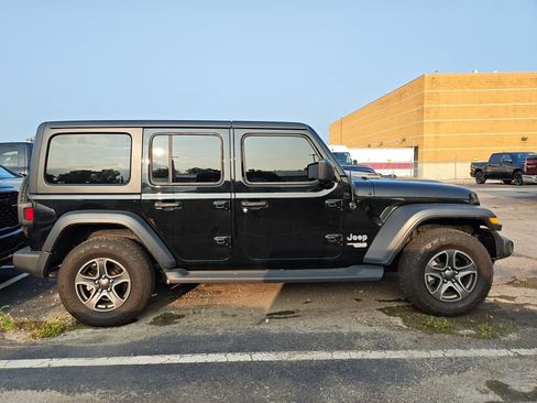 Used 2018 Jeep Wrangler Unlimited Sport S AWD/4WD image 9