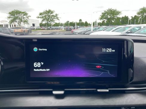 Used 2022 Kia Carnival EX FWD image 14