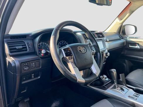 Used 2018 Toyota 4Runner SR5 Premium image 9