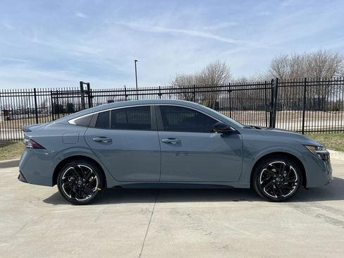 New 2026 Nissan Sentra SR w/ Floor Mat Package FWD image 3