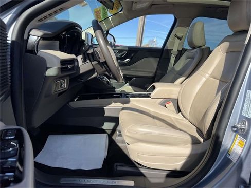 Certified 2022 Lincoln Corsair AWD w/ Premium Package image 11