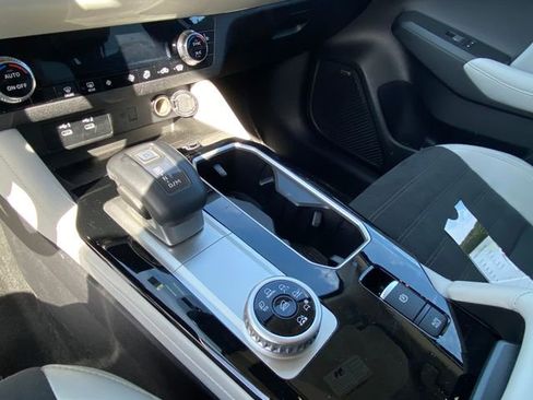 Used 2025 Mitsubishi Outlander SE image 7