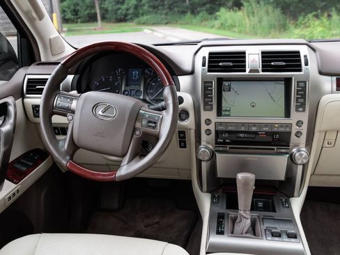 Used 2010 Lexus GX 460 w/ Comfort Plus Pkg AWD/4WD image 13
