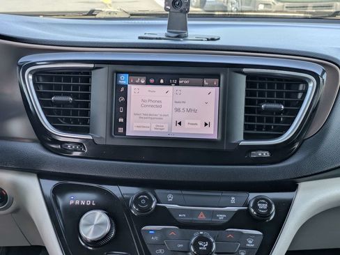 Used 2023 Chrysler Voyager LX FWD image 19