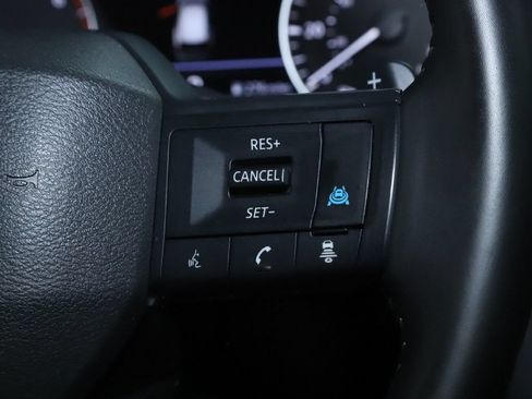 Certified 2025 Nissan Rogue SV FWD image 22