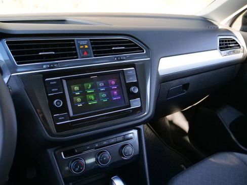 Used 2020 Volkswagen Tiguan S image 9