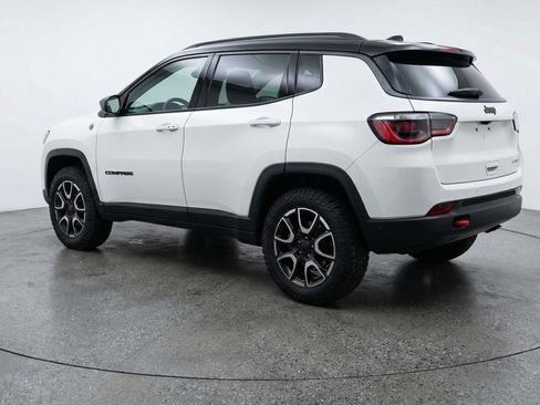 Used 2025 Jeep Compass Trailhawk AWD/4WD image 6