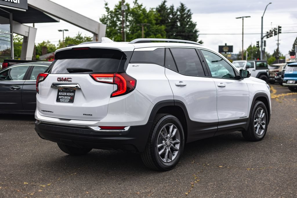 Used 2024 GMC Terrain SLT w/ Tech Package AWD/4WD image 9