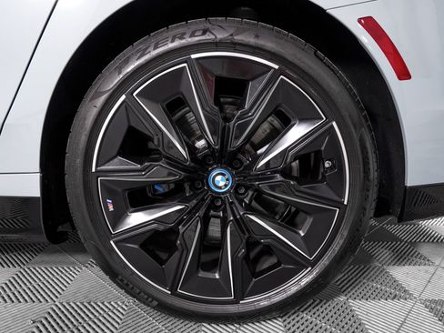 Used 2023 BMW i7 xDrive60 AWD/4WD image 33