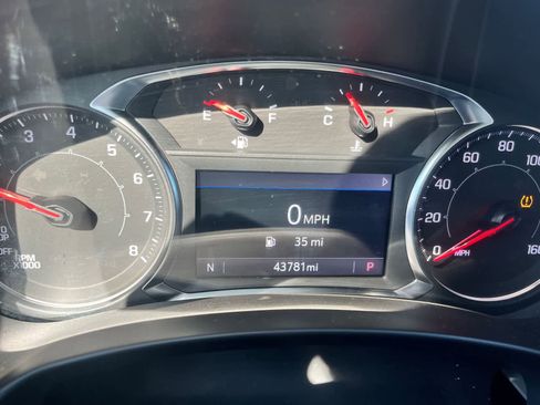 Used 2023 GMC Terrain SLT image 8