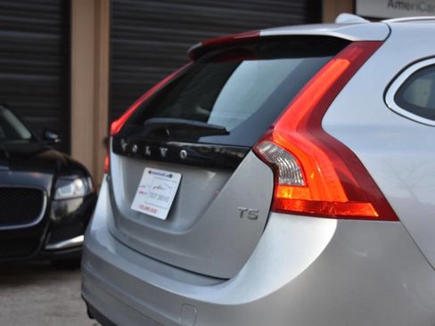 Used 2015 Volvo V60 T5 Premier image 13