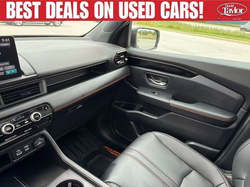 Used 2025 Honda Pilot TrailSport image 16