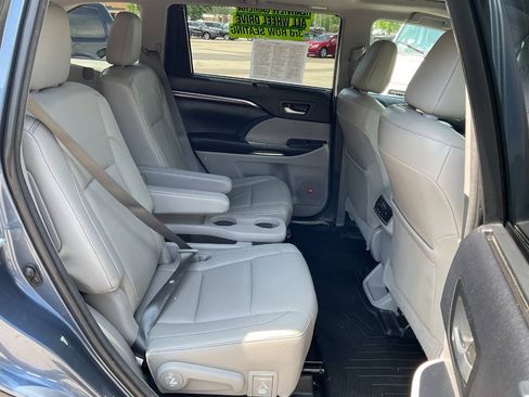 Used 2014 Toyota Highlander Limited w/ Driver Technology Package AWD/4WD image 45