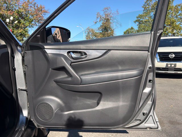 Used 2019 Nissan Rogue SV AWD/4WD image 26