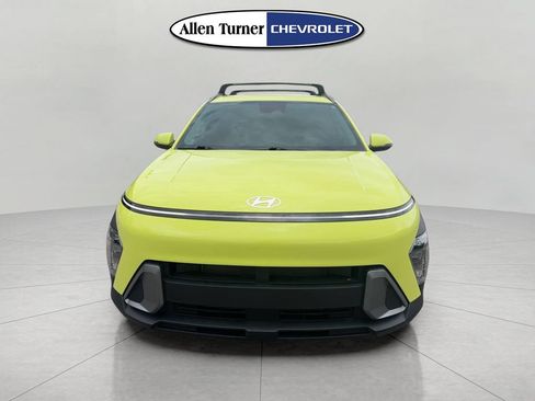 Used 2024 Hyundai Kona SEL w/ Convenience Package FWD image 2