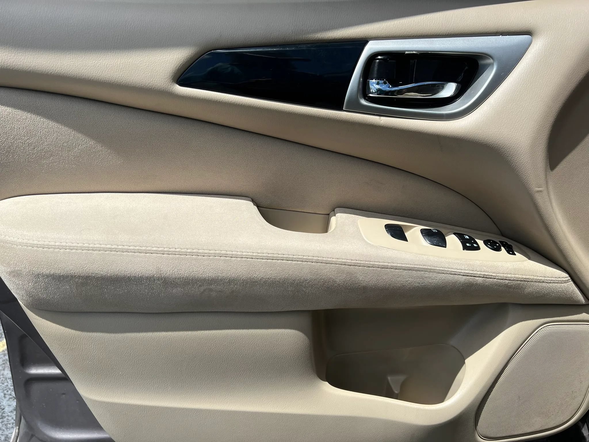 Used 2014 Nissan Pathfinder S FWD image 8