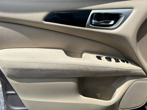 Used 2014 Nissan Pathfinder S FWD image 8