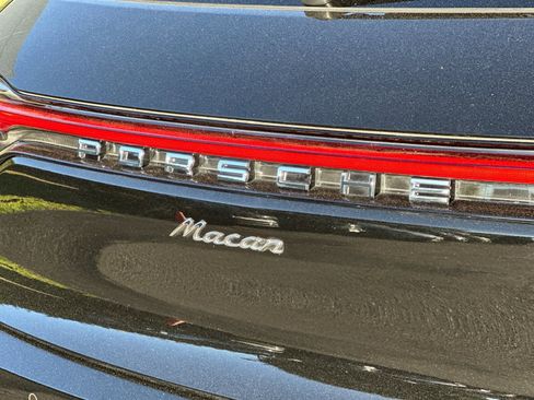 Used 2025 Porsche Macan image 31