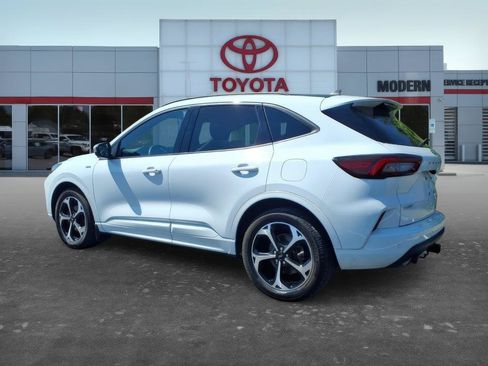 Used 2023 Ford Escape ST-Line Select AWD/4WD image 3