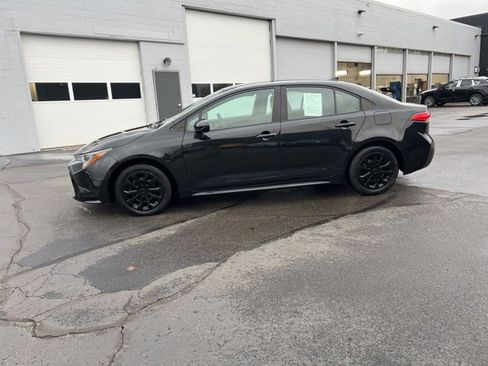 Used 2022 Toyota Corolla LE image 16
