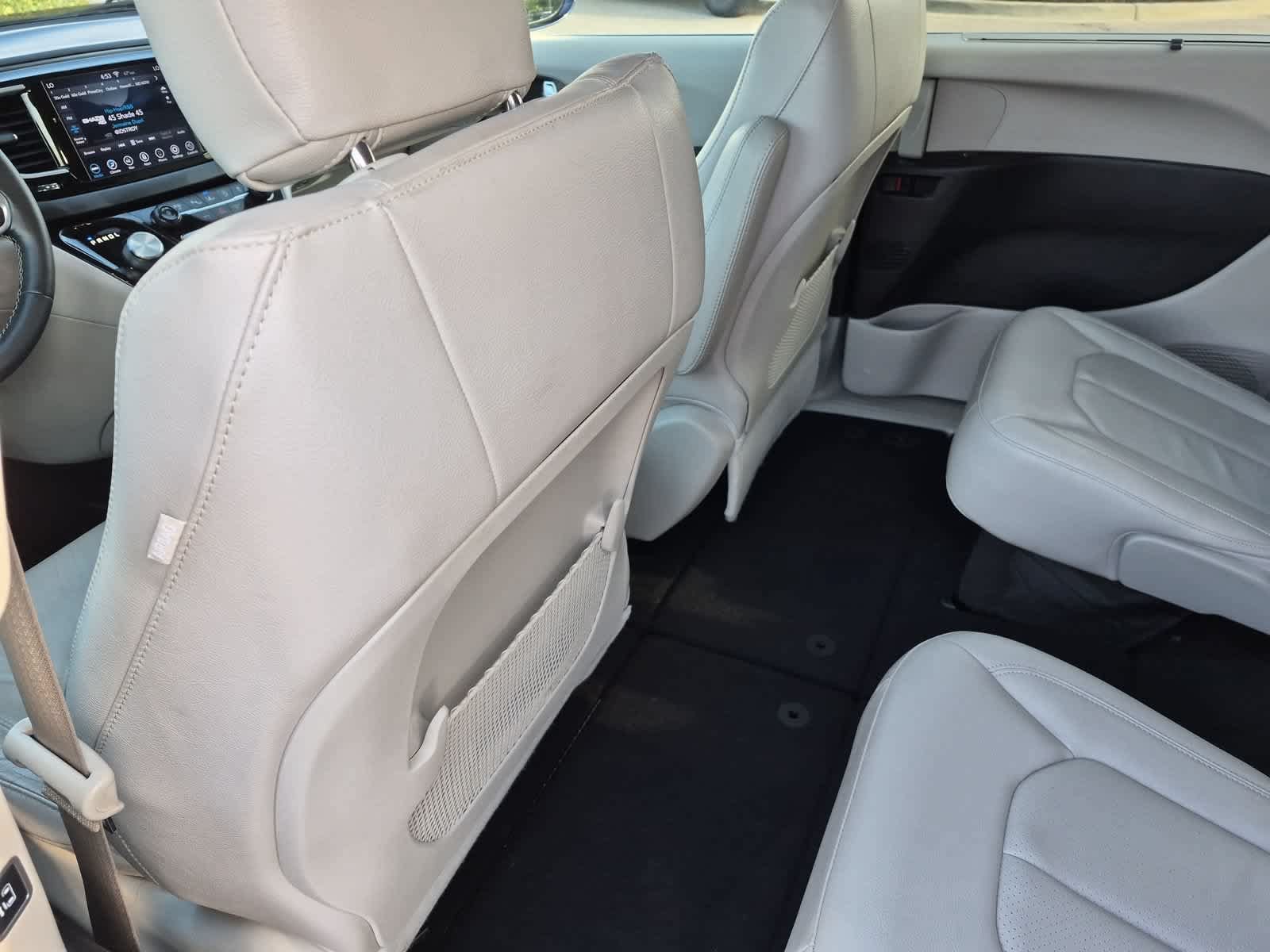 Used 2020 Chrysler Pacifica Touring-L w/ Advanced Safetytec Group FWD image 18