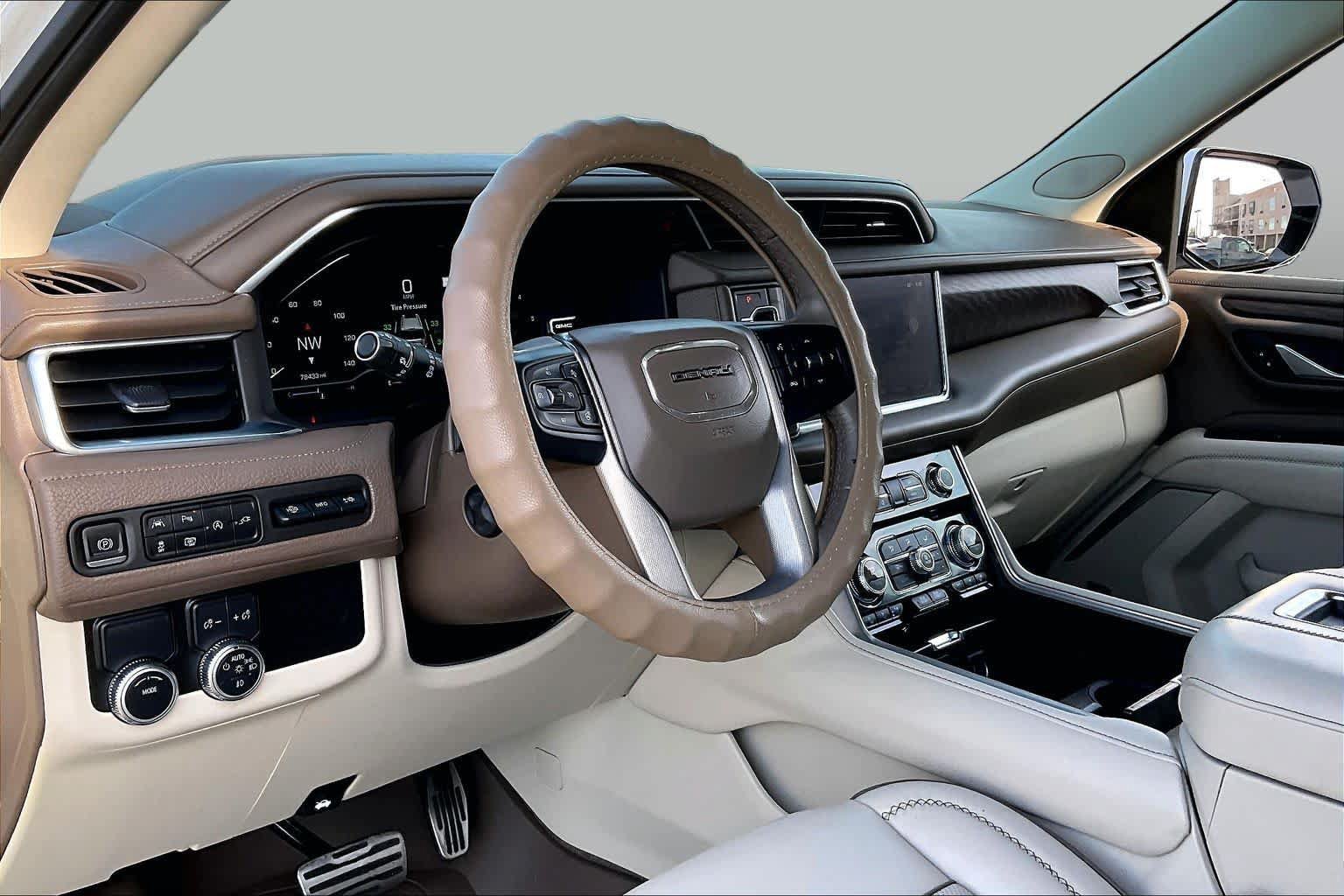 Used 2022 GMC Yukon XL Denali RWD image 17