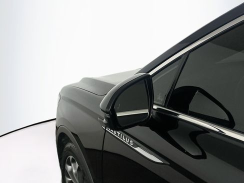 Used 2022 Lincoln Nautilus Reserve w/ Equipment Group 201A image 16