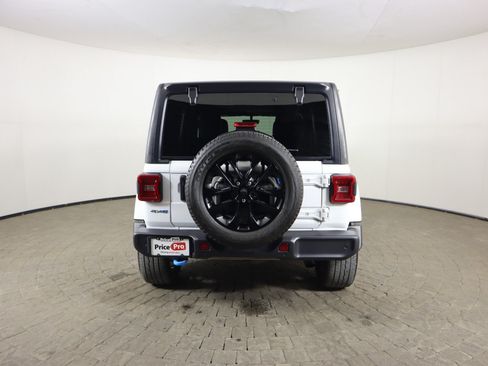Used 2022 Jeep Wrangler Unlimited Sahara w/ Safety Group AWD/4WD image 6