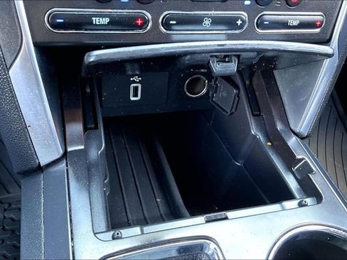 Used 2017 Ford Explorer Limited w/ Equipment Group 301A FWD image 24