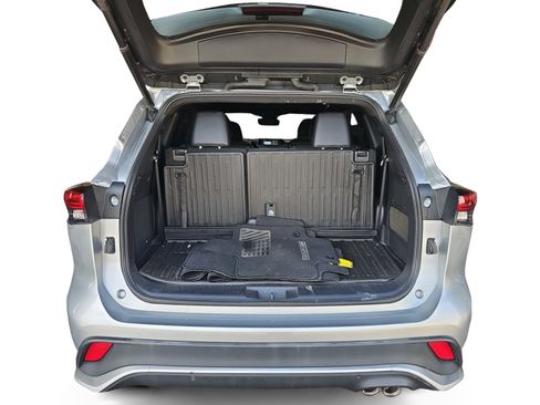 Used 2021 Toyota Highlander XSE FWD image 19