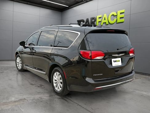 Used 2019 Chrysler Pacifica Touring-L FWD image 8