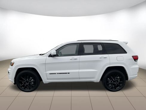 Used 2022 Jeep Grand Cherokee Laredo X AWD/4WD image 3