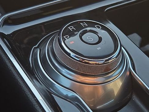 Used 2019 Ford Edge ST w/ Convenience Package image 30